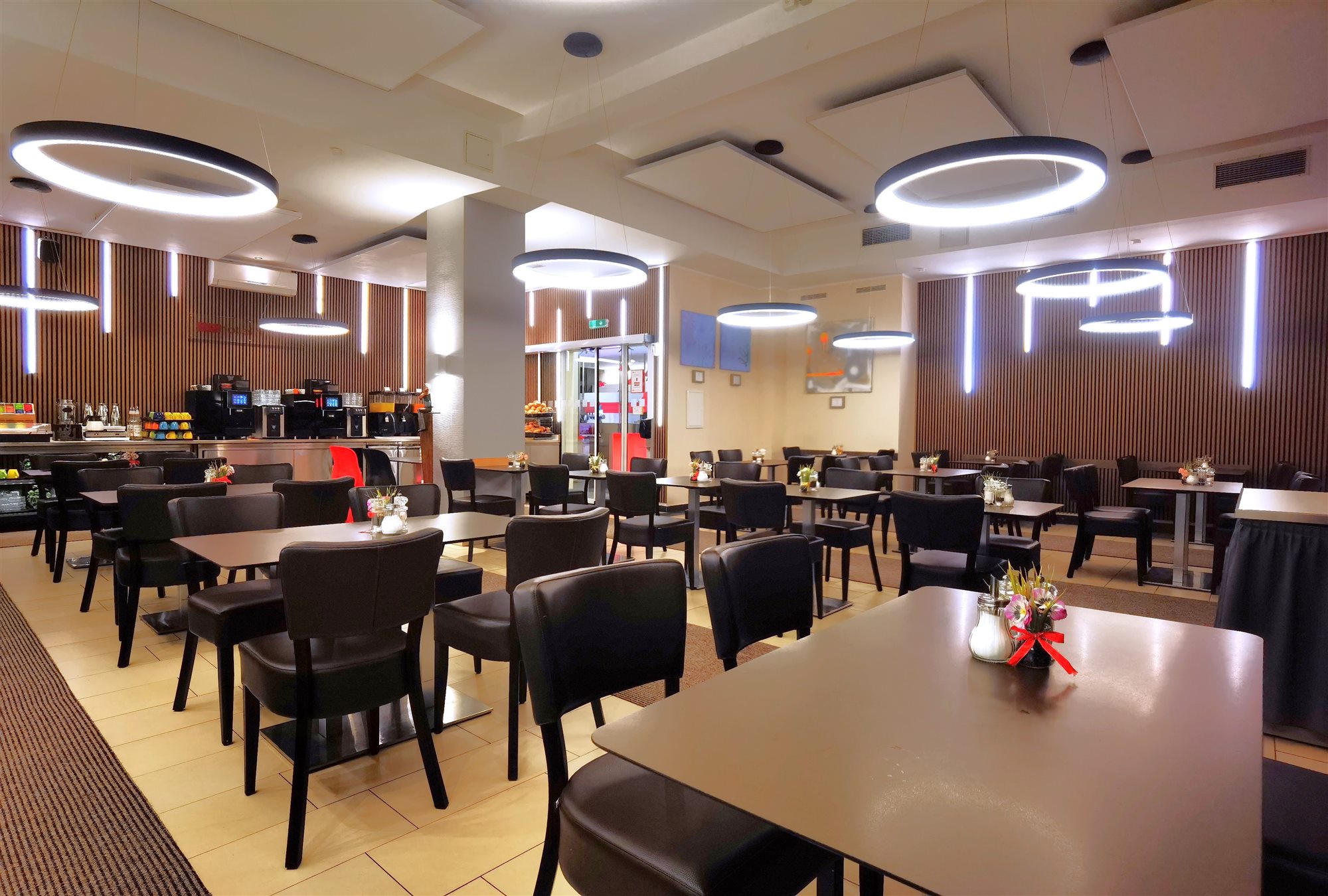 Breakfast restaurant at arthotel munich