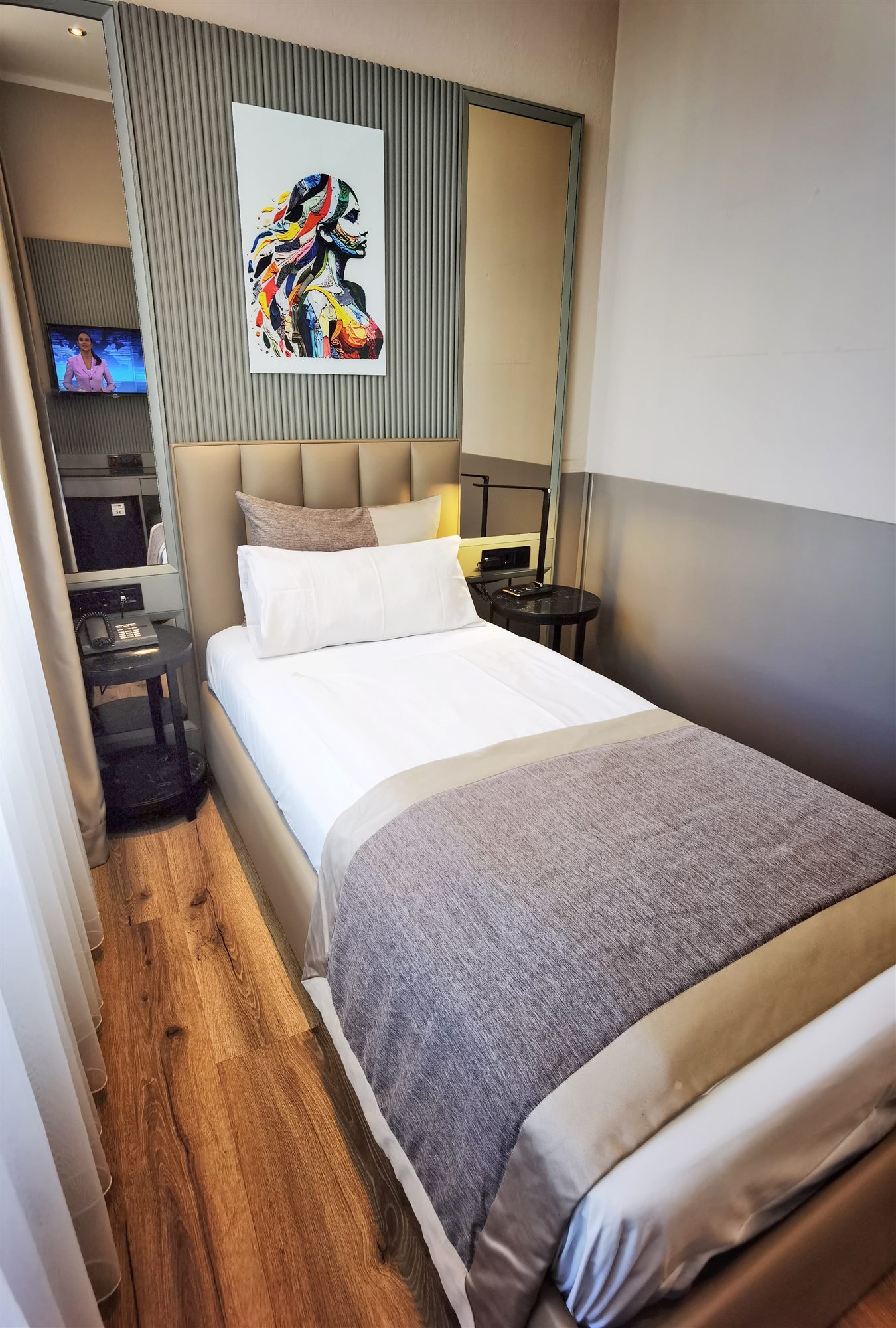 Single guest room